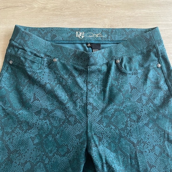 DG2 Diane Gilman pull on pants snake print Fitted SZ M - Picture 4 of 8